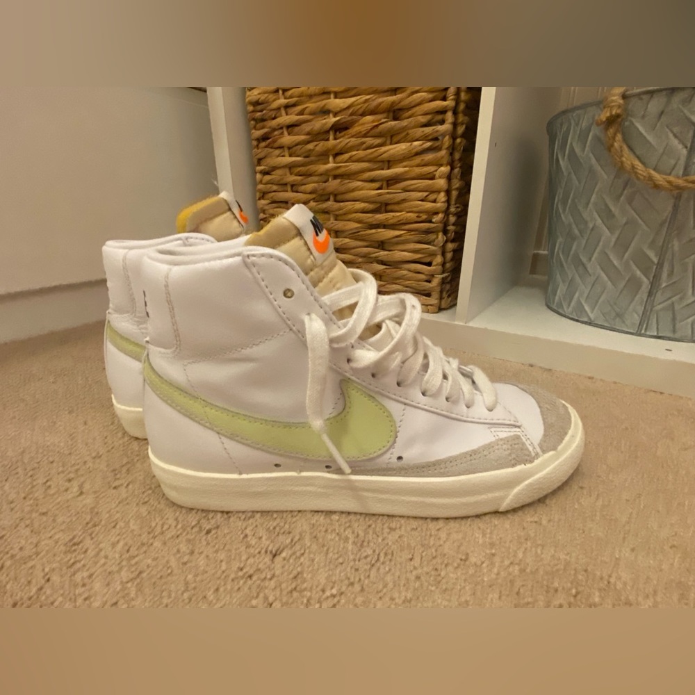 Women’s Nike Blazer Mid ‘77 ‘Barely Volt’ size 6.5